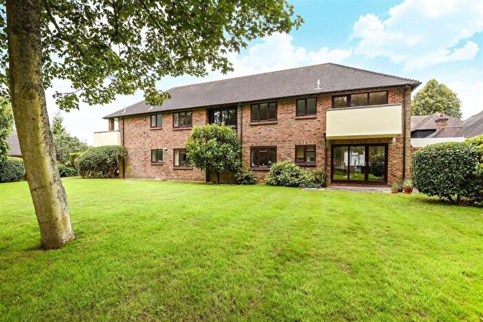 2 Bedroom Flat To Rent In Plainwood Close, Chichester, PO19