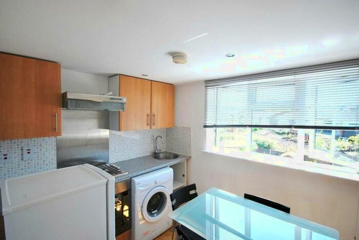 Studio To Rent In Kimberley Avenue Nunhead, SE15