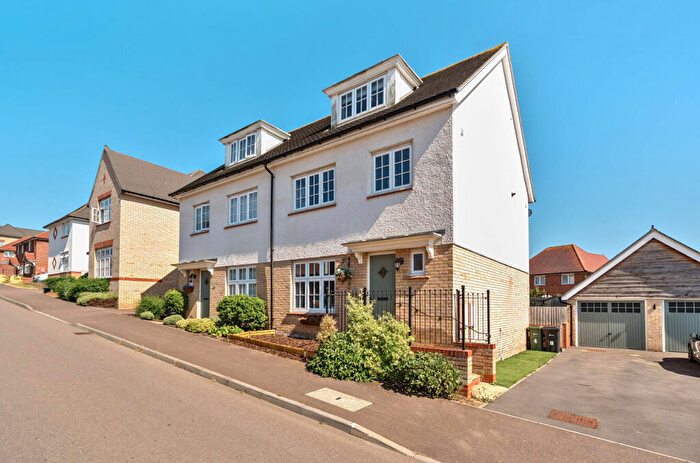 4 Bedroom Semi-Detached House For Sale In Broomfield Way, Braintree, Essex, CM7