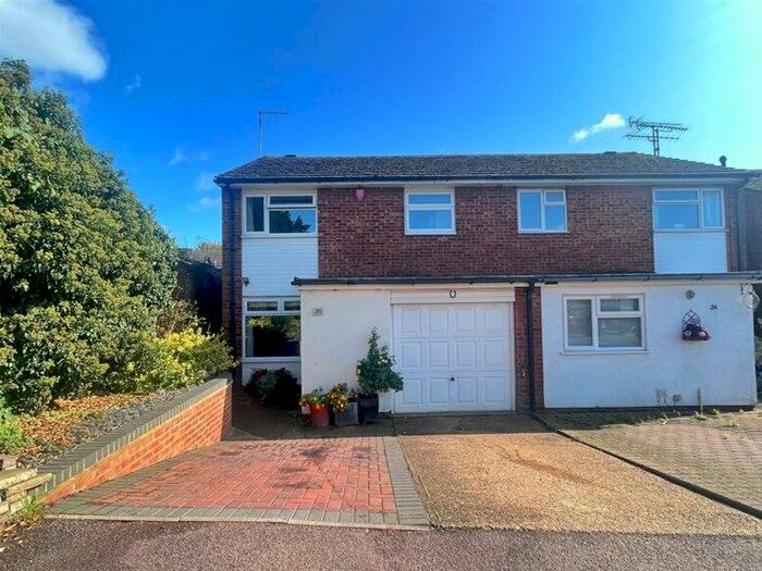3 Bedroom House To Rent In Canham Close, Kimpton, SG4