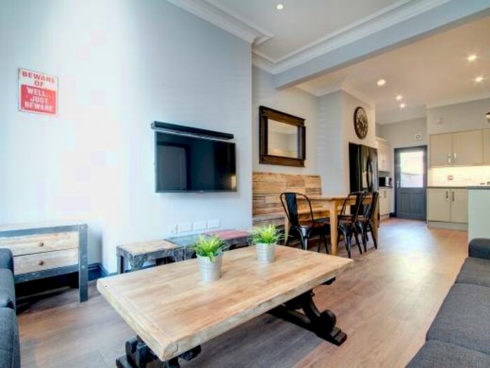 6 Bedroom Terraced House To Rent In Furness Road, Manchester, M14