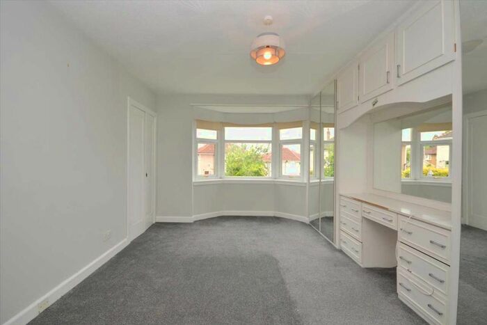 3 Bedroom Semi-Detached House For Sale In York Drive, Burnside, Glasgow, G73