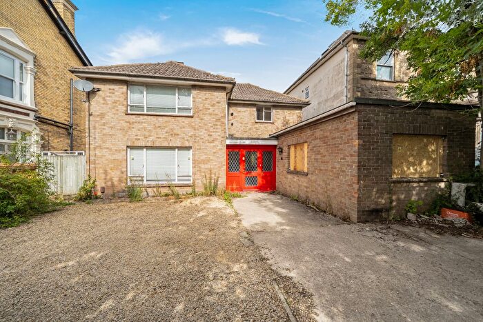 3 Bedroom Detached House For Sale In Bath Road, Old Town, Swindon, SN1