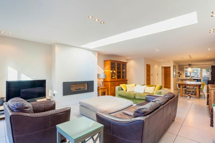 4 Bedroom Detached House To Rent In Somerset Road, SW19