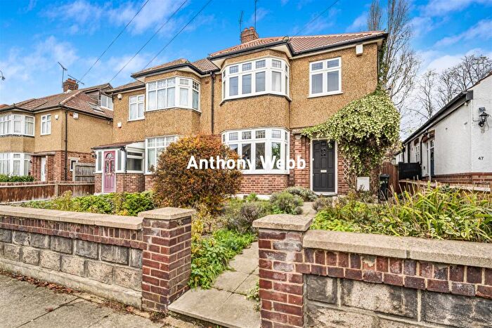 3 Bedroom Semi Detached House For Sale In Dawlish Avenue, Palmers Green, N13