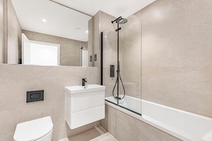 1 Bedroom Flat For Sale In High Road Leyton, Grove Green, E10