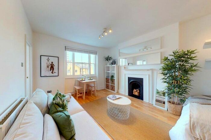 Studio To Rent In Nottingham Place, Marlyebone, London, W1U