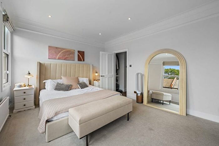 2 Bedroom Flat For Sale In Farley Road, London, SE6