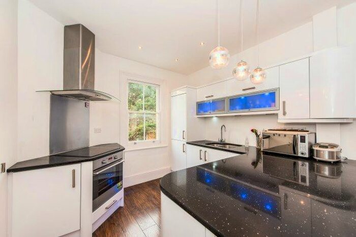 2 Bedroom Flat To Rent In Victoria Road, Guildford, GU1