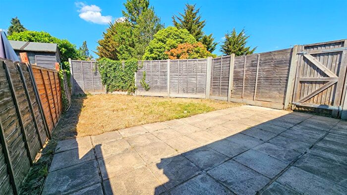 2 Bedroom End Of Terrace House To Rent In West End Lane, Harlington, UB3