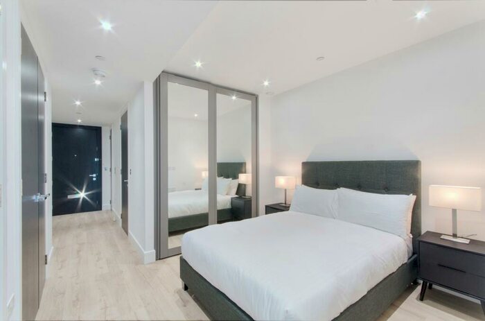 Flat To Rent In Goodman's Fields, Piazza Walk, Aldgate, London, E1