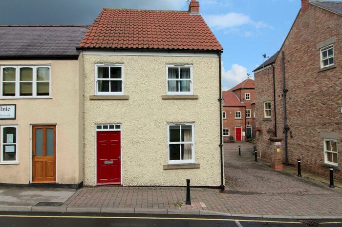3 Bedroom House To Rent In Allhallowgate, Ripon, North Yorkshire, Uk, HG4