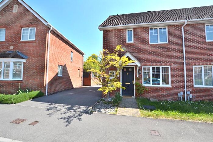 3 Bedroom End Of Terrace House For Sale In Reynolds Street, Elvetham Heath, Fleet, GU51