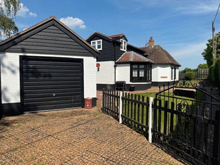 2 Bedroom Detached House For Sale In High Road, Broom, SG18