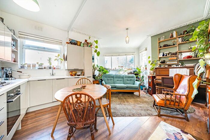 1 Bedroom Flat For Sale In Gleneagle Road, Streatham, SW16