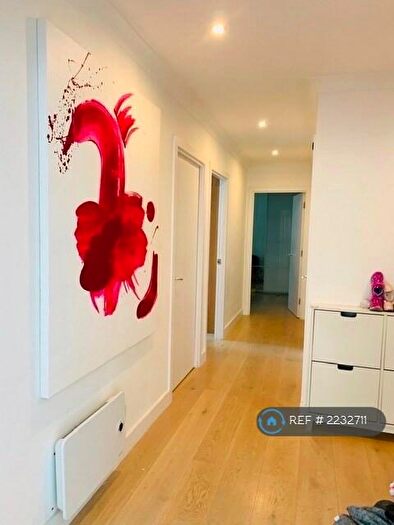 3 Bedroom Flat To Rent In Boardwalk Place, London, E14