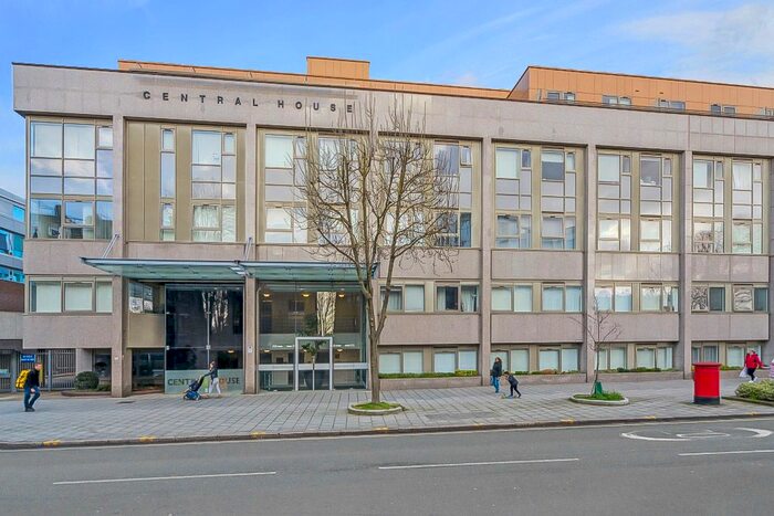 1 Bedroom Studio To Rent In Lampton Road, Hounslow, TW3