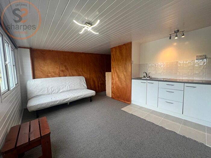 1 Bedroom Houseboat To Rent In Ducks Walk, Twickenham, Greater London, TW1