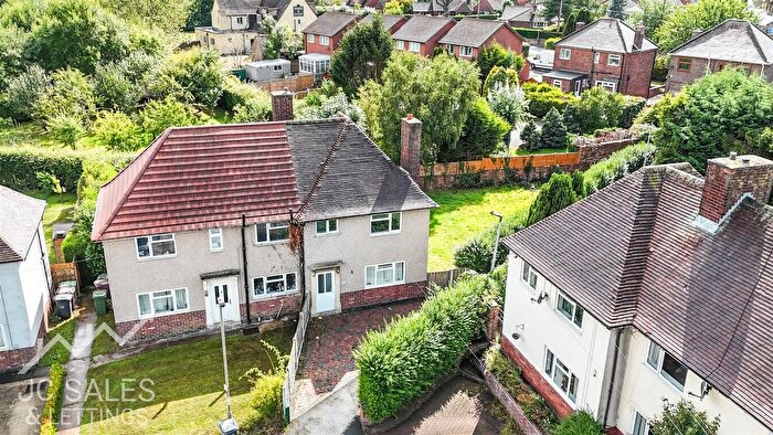 4 Bedroom Semi-Detached House For Sale In Hardhurst Road, Unstone, S18