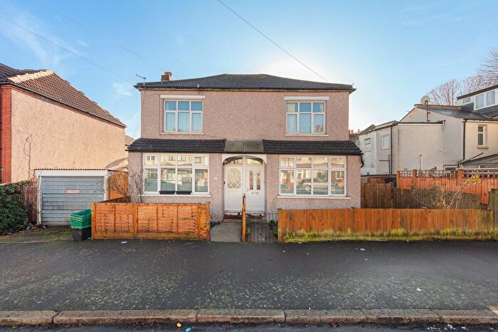 2 Bedroom Flat For Sale In Bourdon Road, London, SE20