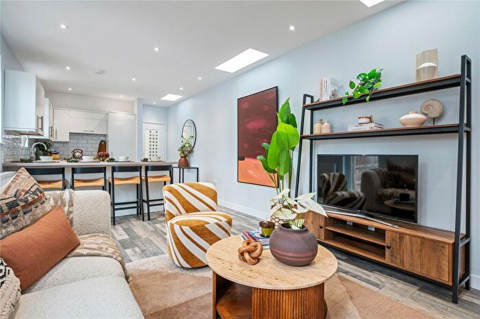 1 Bedroom Bungalow For Sale In Kenninghall Road, London, E5