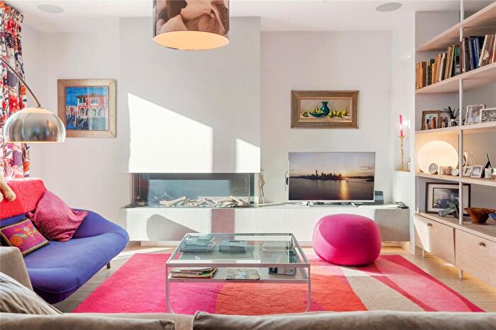 3 Bedroom Terraced House For Sale In River Street Mews, Clerkenwell, London, EC1R