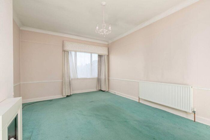 2 Bedroom Flat For Sale In Roseville Gardens, Edinburgh, EH5