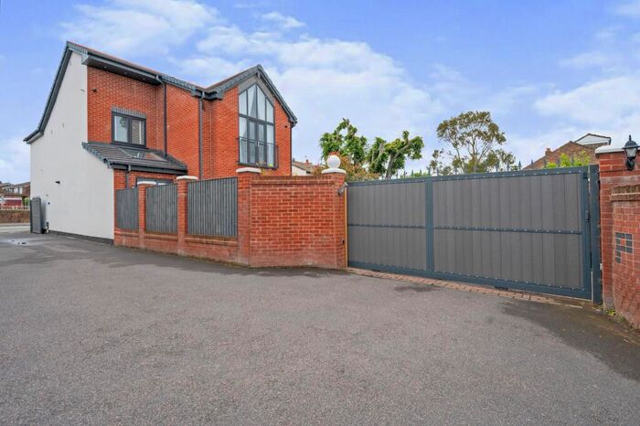 5 Bedroom Detached House For Sale In Warrington Road, Rainhill, Prescot, Merseyside, L35