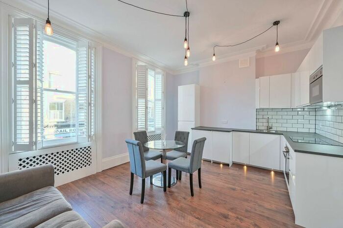 1 Bedroom Flat To Rent In Battersea Park Road, Battersea, London, SW11