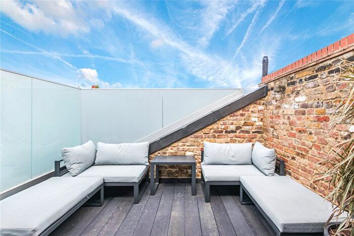 3 Bedroom Flat For Sale In Credenhill Street, London, SW16