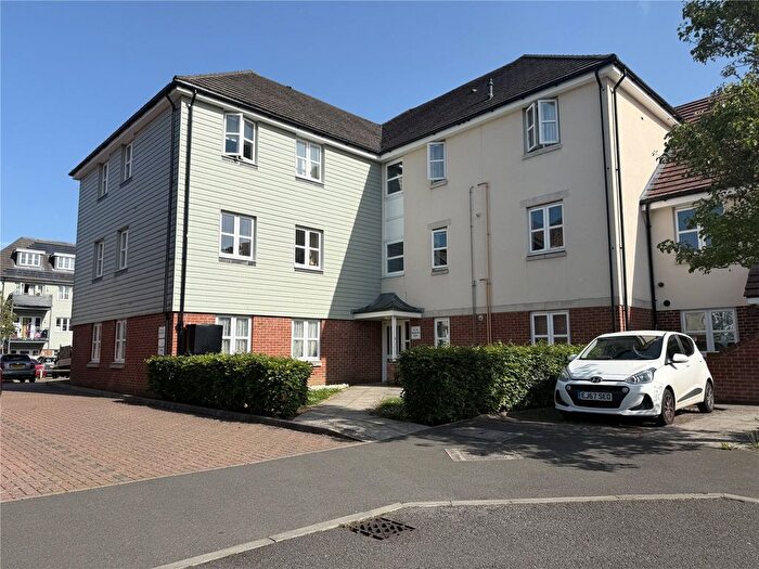 2 Bedroom Flat For Sale In Blacksmith Close, Aldershot, Hampshire, GU12