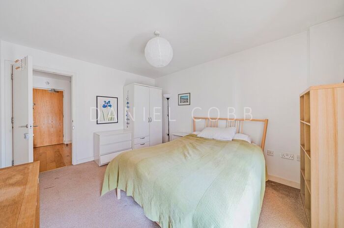 2 Bedroom Flat For Sale In Crampton Street, London, SE17