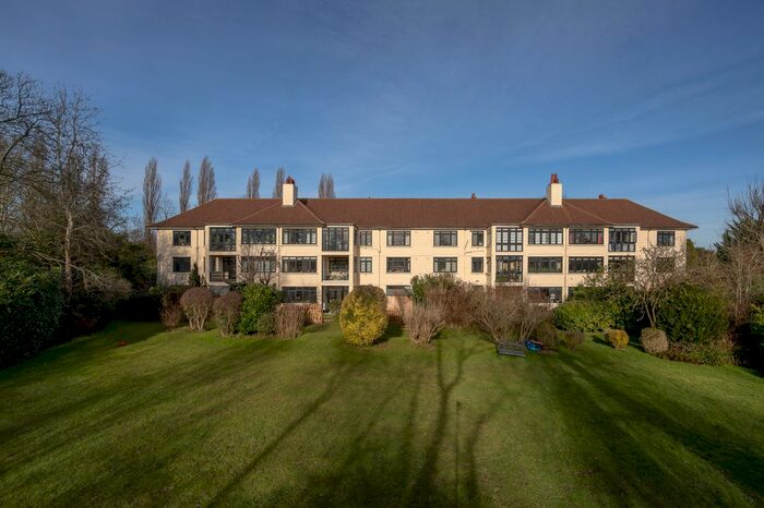 3 Bedroom Flat To Rent In Christchurch Place, Epsom KT19