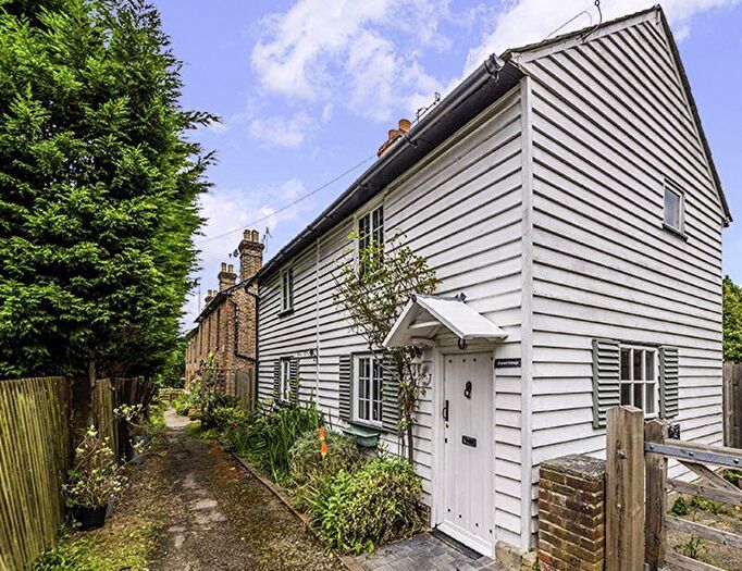 3 Bedroom Detached House For Sale In Quality Street, Redhill, Merstham, RH1