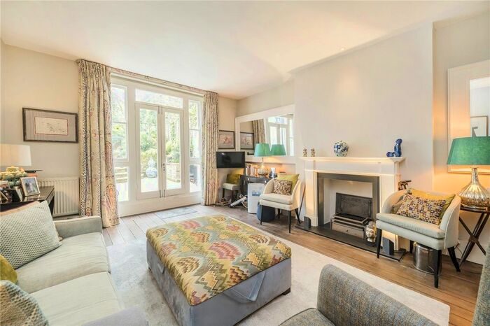 2 Bedroom Flat To Rent In Holland Road, London, W14