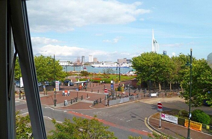 2 Bedroom Flat To Rent In South Street, Gosport, PO12