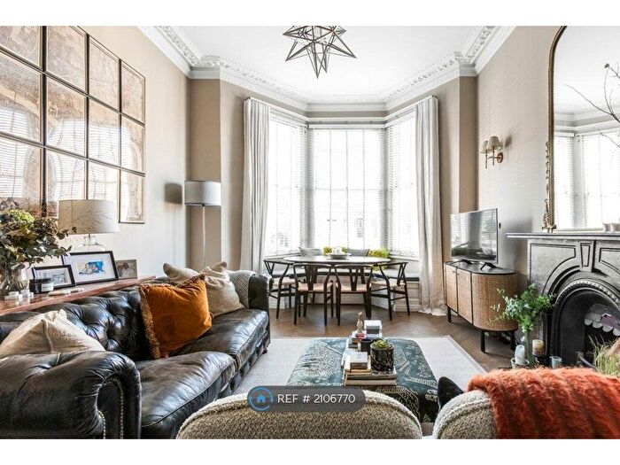 2 Bedroom Flat To Rent In The Chase, London, SW4