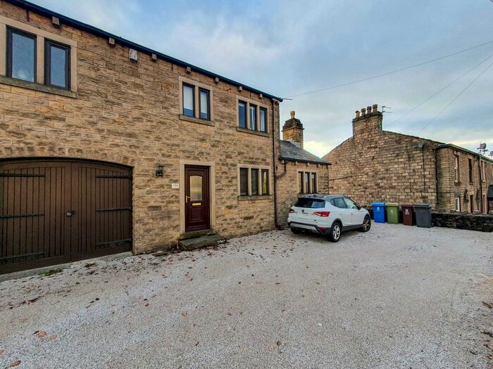 Houses for sale & to rent in OL4 3LY, Spindle Mews, Saddleworth West