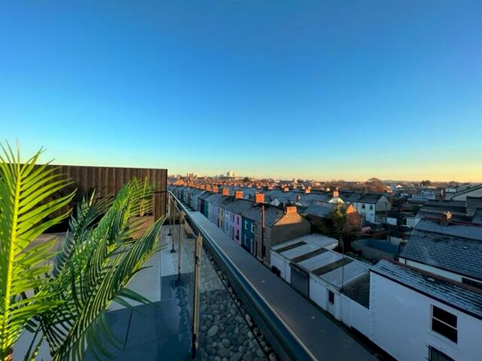 2 Bedroom Apartment To Rent In Llandaff Road, Cardiff, CF11