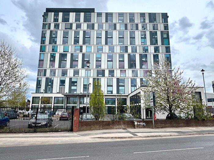 Studio To Rent In Uxbridge Road, Hayes, UB4