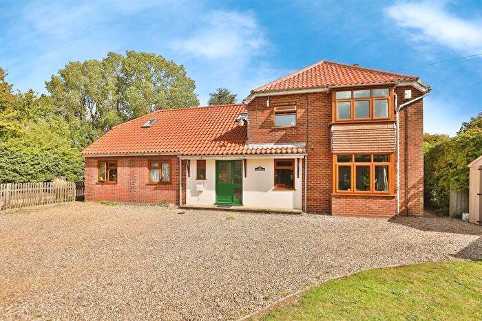6 Bedroom Detached House For Sale In Dereham Road, Beeston, PE32