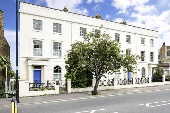 2 Bedroom Flat To Rent In - New Road Avenue, Chatham, ME4