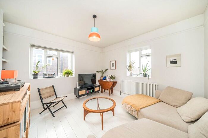 2 Bedroom Flat For Sale In Peckham Rye, Peckham, SE15