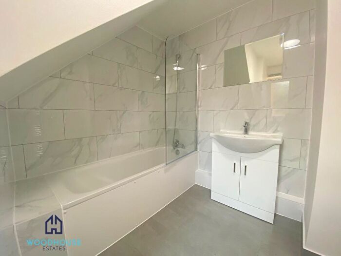 1 Bedroom Flat To Rent In Hornbeams Rise, London, N11