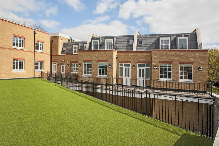 3 Bedroom Flat To Rent In Emilia Court, High Street, Southgate, N14