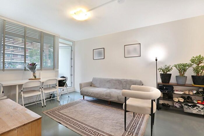 2 Bedroom Flat For Sale In Flaxman Road, London, SE5