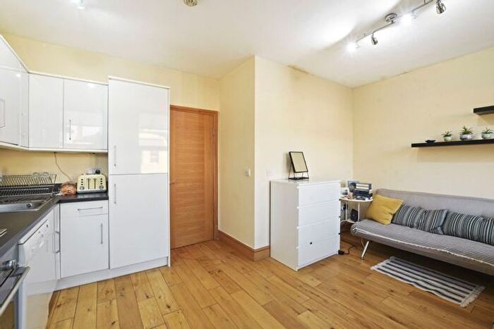 1 Bedroom Flat To Rent In High Street, N2