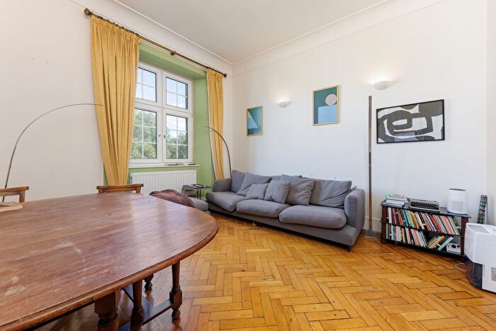 2 Bedroom Flat To Rent In Rosebery Avenue, London, EC1R