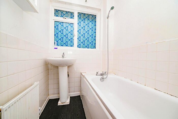 3 Bedroom End Of Terrace House For Sale In Chantry Lane, London Colney, St. Albans, AL2