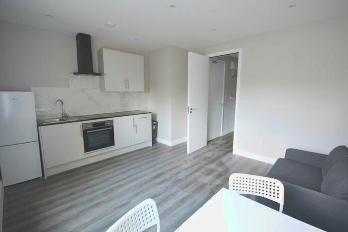 1 Bedroom Flat To Rent In Queens Road, London, NW4